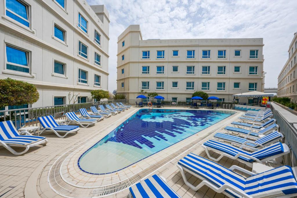 Al Bustan Centre studio suite with kitchenette for long stays