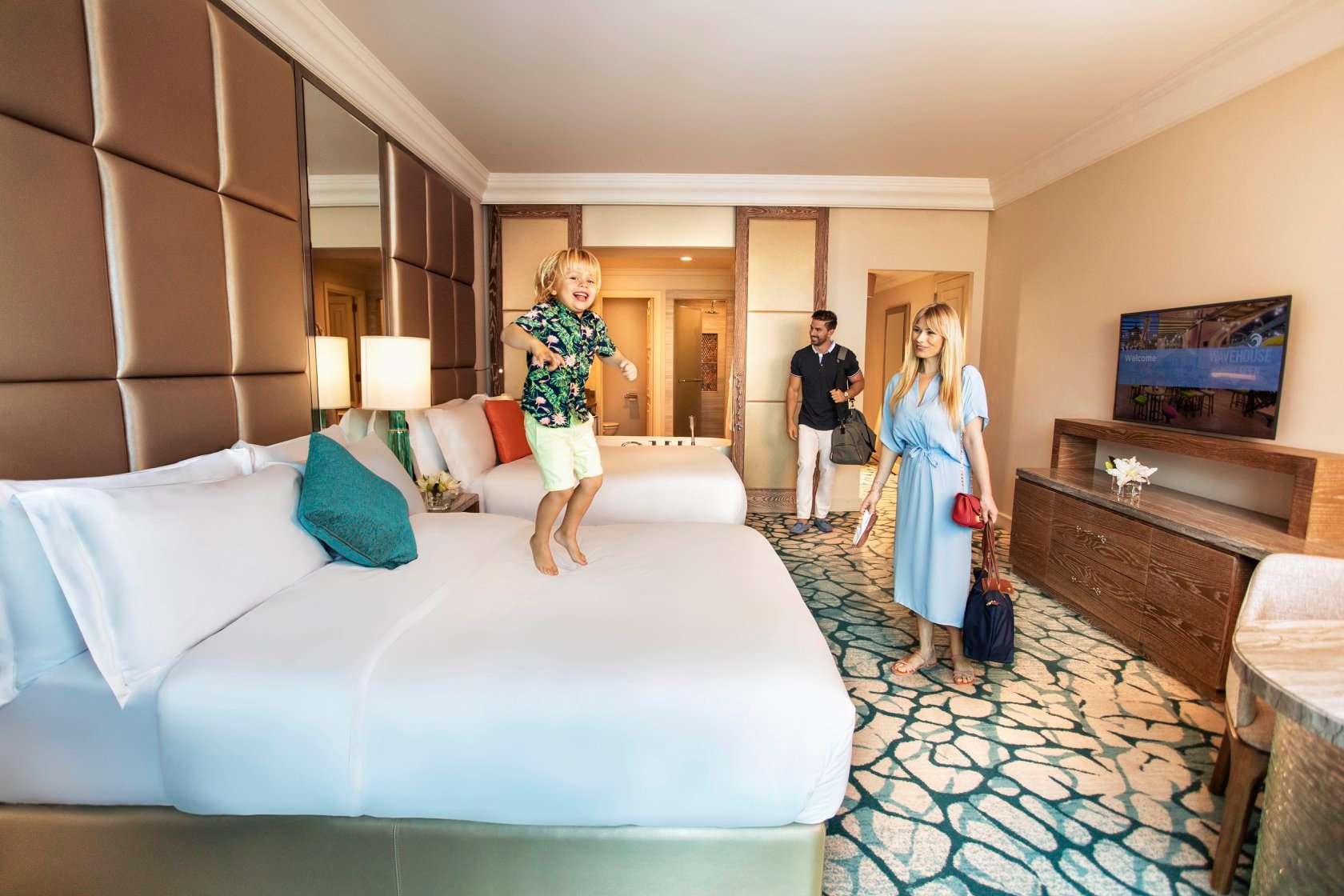 Atlantis The Palm Dubai connecting rooms big family suite with Aquaventure waterpark Lost Chambers Aquarium free