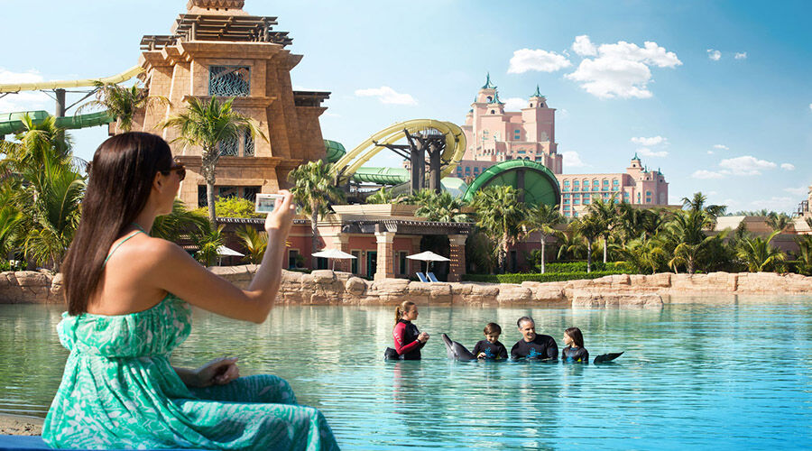 Atlantis The Palm Chinese tourist group tour Palm Jumeirah landmark
