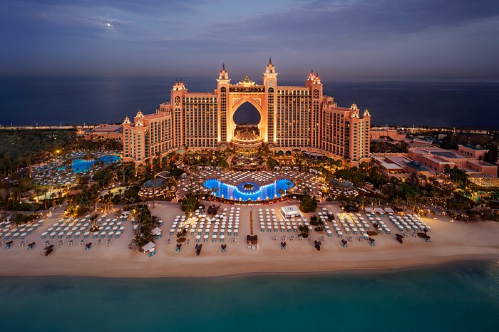 Atlantis The Palm Dubai iconic arch with family pool, Aquaventure waterpark and private beach