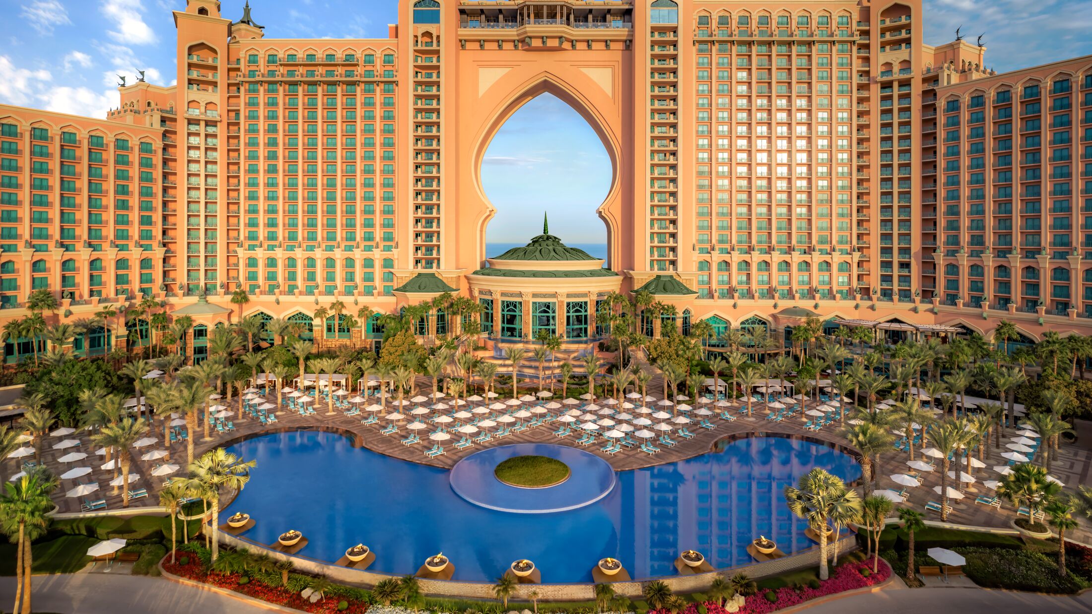 Atlantis The Palm Royal Pool 50 meter long largest resort pool complex in Dubai Aquaventure background