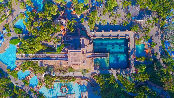 Atlantis The Royal Dubai luxury hotel with free Aquaventure Waterpark access and Sky Pool Villas