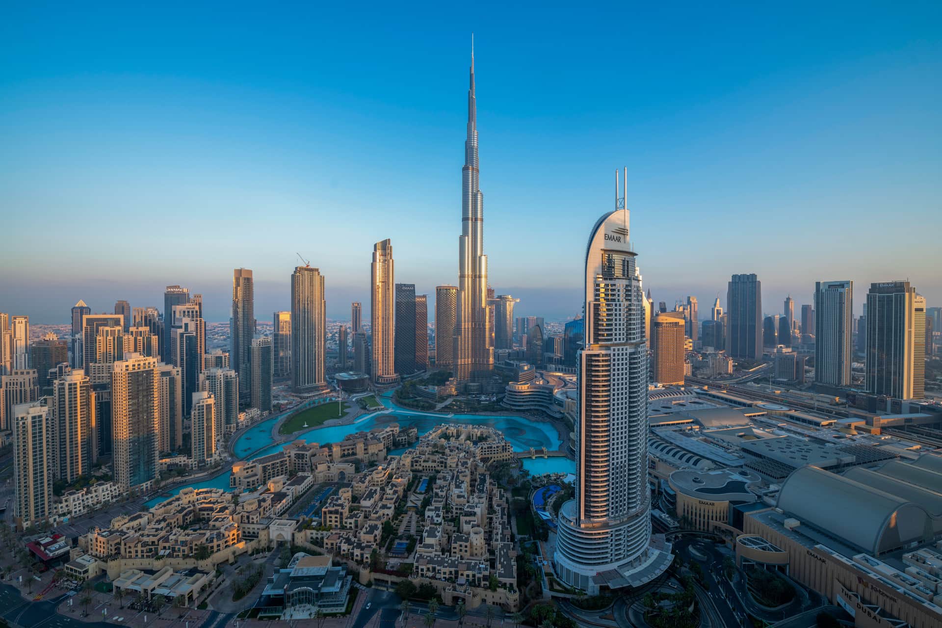7 Best Hotels Near Burj Khalifa with Fountain Views