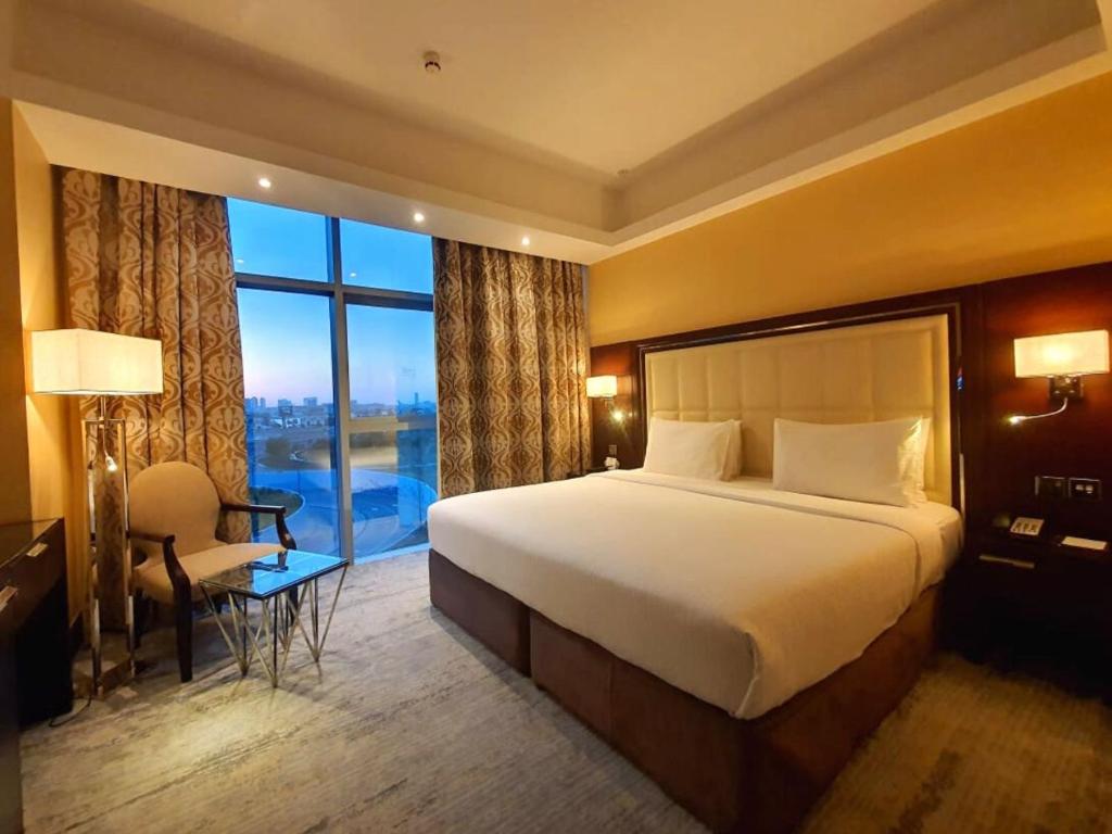 Copthorne Hotel Dubai with free airport shuttle and close to Meena Bazaar