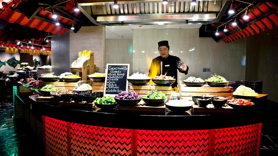 Crowne Plaza Dubai Deira best IHG One Rewards Spice Island seafood buffet rooftop pool