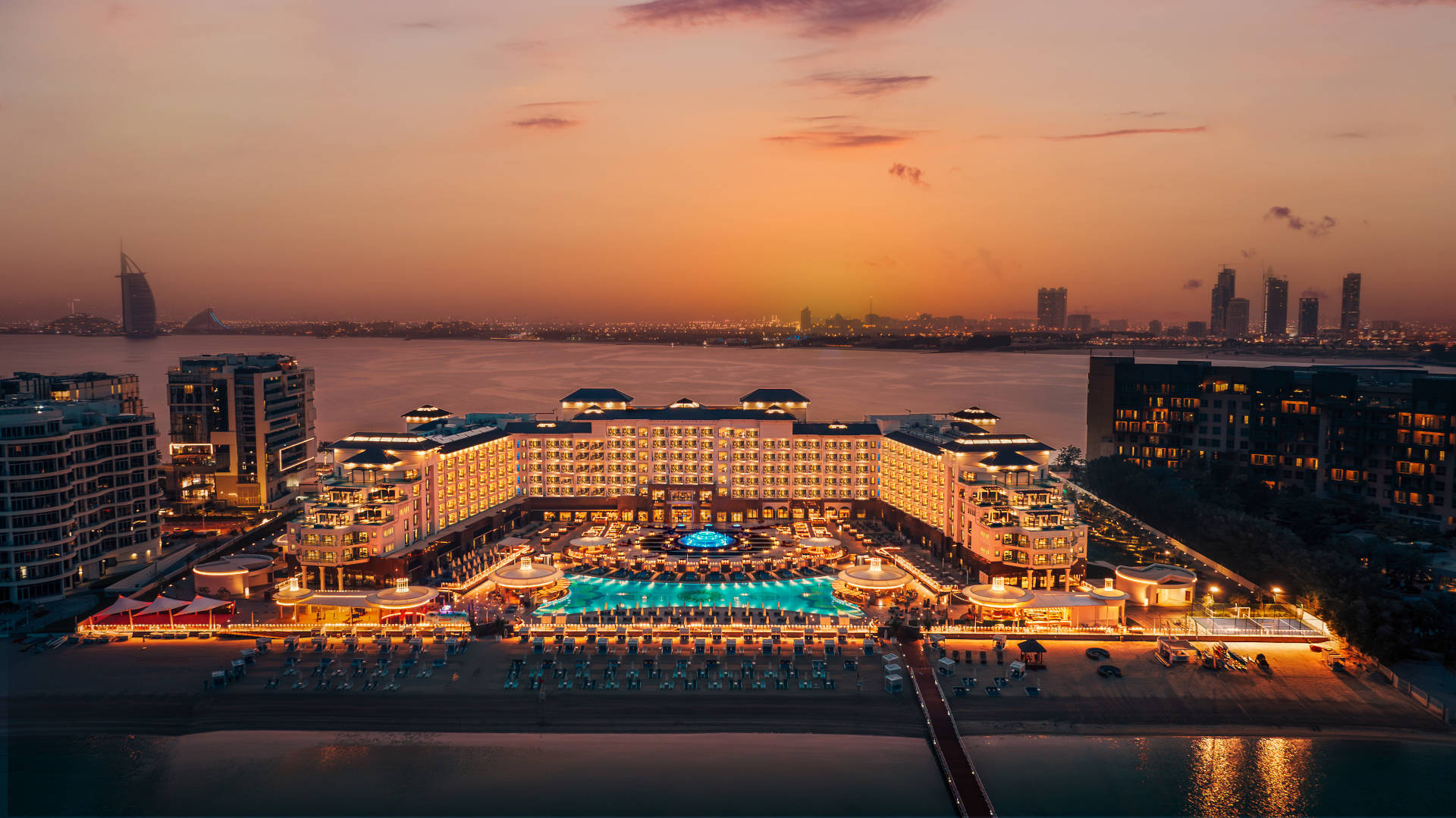 Best Dubai hotel pool day passes 2026 Aura Skypool Cloud 22 Atlantis