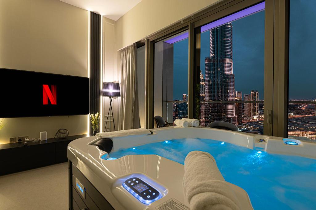 8 Best Dubai Hotels with Jacuzzi in Room