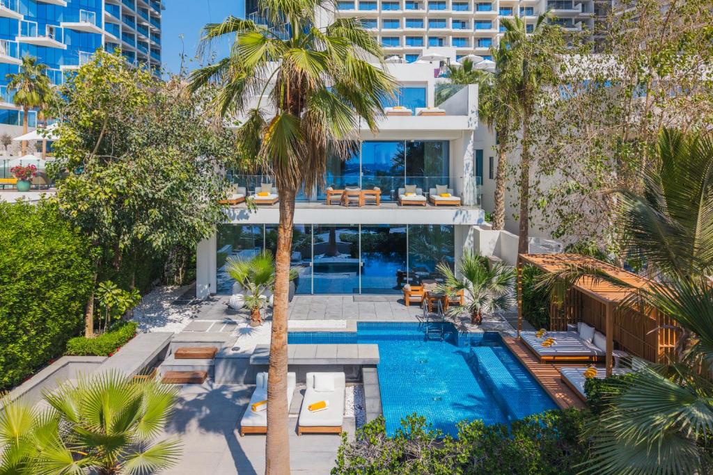 FIVE Palm Jumeirah Caña Pool Club international DJ bachelorette party hotel for hen do groups