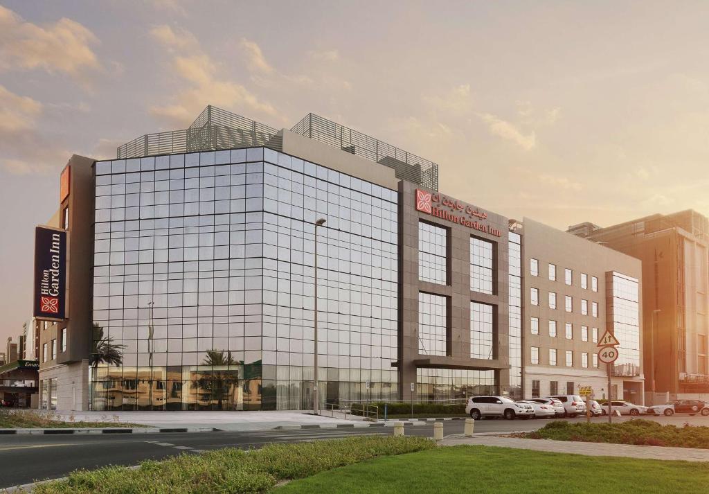 Hilton Garden Inn Dubai Al Mina best UK Pakistani Hilton Honors hotel old Jumeirah Satwa