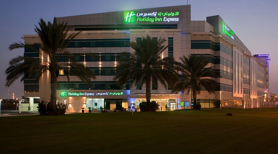 Holiday Inn Express Dubai Airport Hotel, covered walkway to Terminal 3 Metro Station