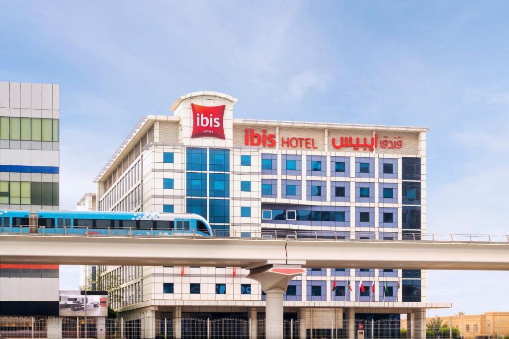 ibis Al Barsha Dubai cheapest reliable solo female hotel with Accor brand and Mall of Emirates walkable