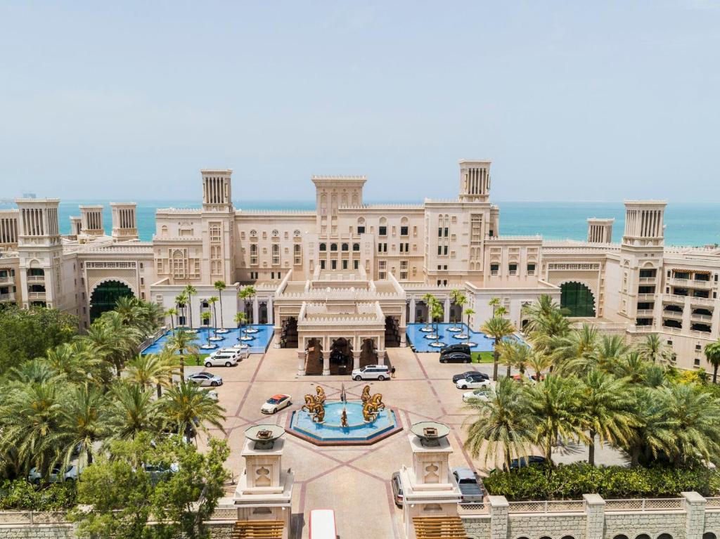 Jumeirah Al Qasr palace style hotel best luxury Burj Al Arab view Madinat Jumeirah
