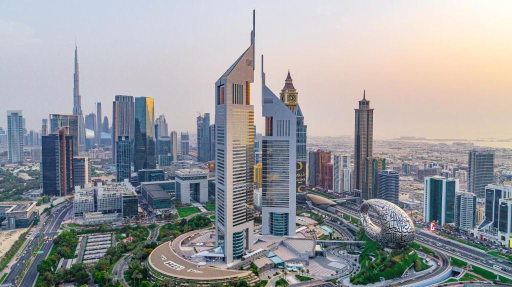 Jumeirah Emirates Towers Dubai, indoor walkway to Emirates Towers Metro Station