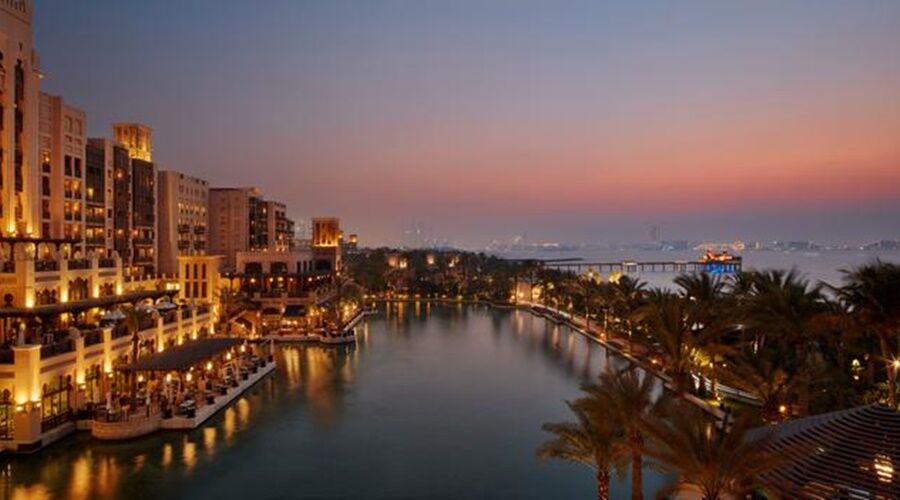Jumeirah Mina A Salam best romantic Burj Al Arab view with Arabian harbour traditional architecture