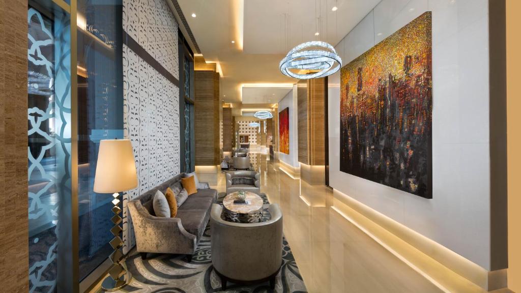 Kempinski Mall of the Emirates Aspen Ski Chalet with jacuzzi overlooking Ski Dubai slopes