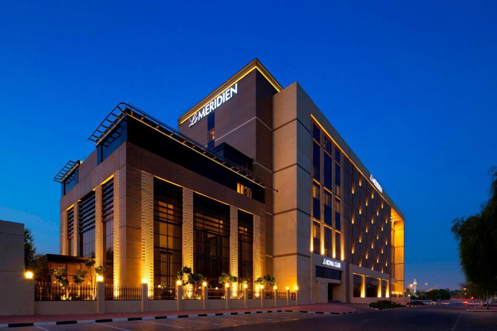 Le Meridien Dubai Hotel for Marriott Bonvoy stopover near DXB airport with garden and pool