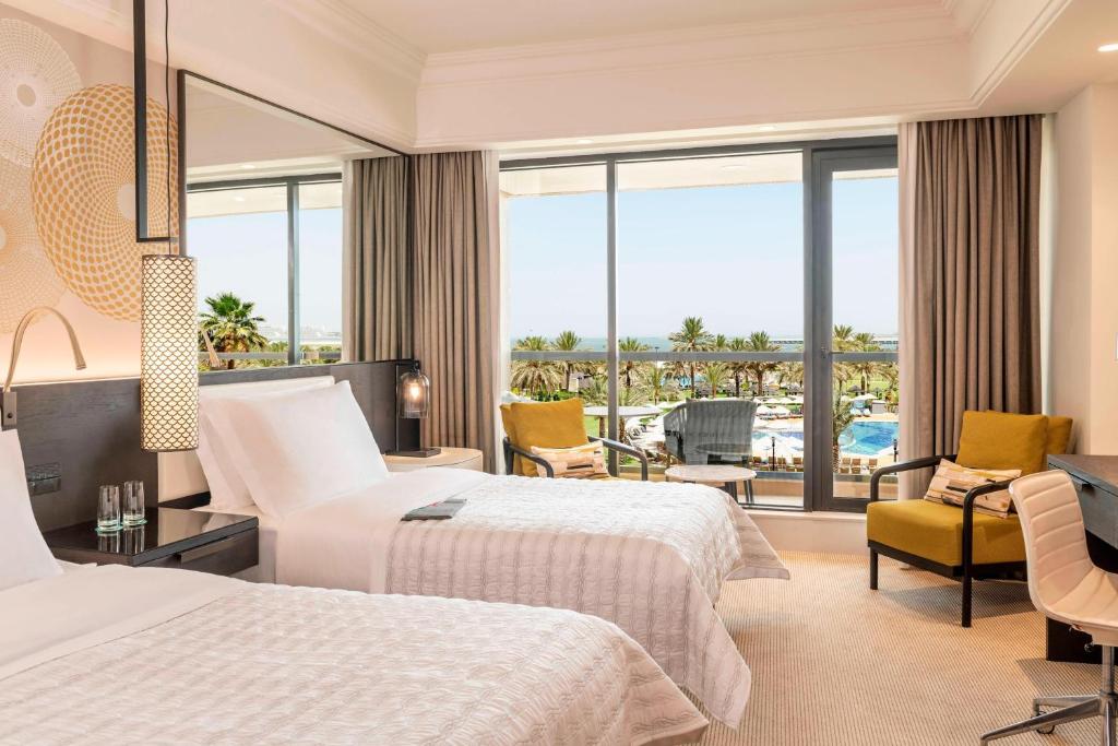 Le Méridien Dubai Hotel with free airport shuttle and luxury pools