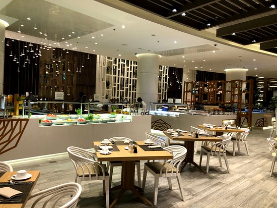 Le Royal Meridien Beach Resort Brasserie 2.0 breakfast buffet international beach resort Marriott Bonvoy