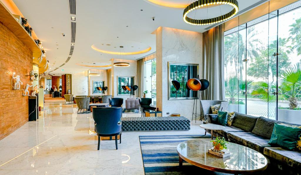 Media One Hotel Dubai Media City long stay for creative professionals freelancers and digital nomads