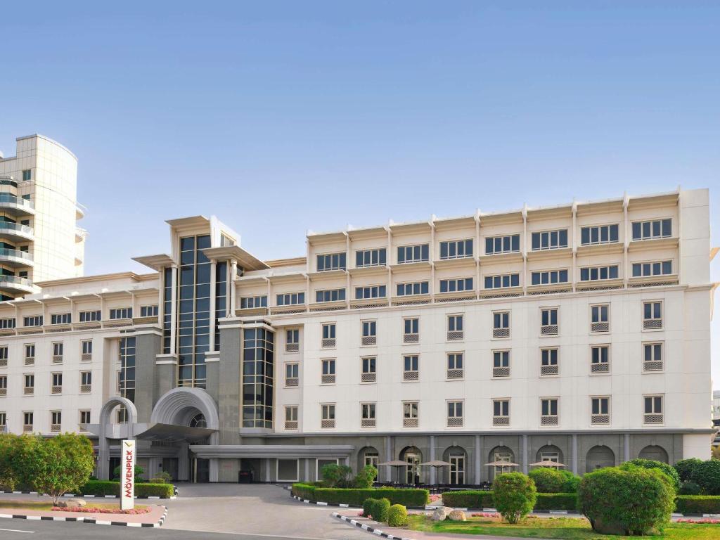 Movenpick Hotel Apartments Bur Dubai for long stay with full kitchen and separate living area