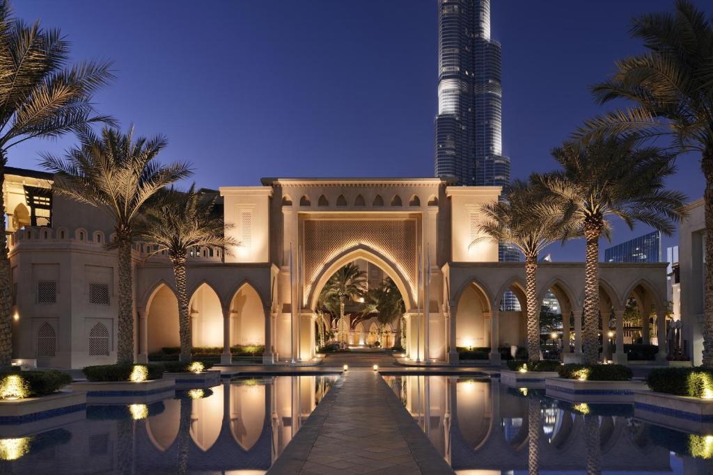Palace Downtown Dubai best Arabian style Burj Khalifa view hotel Souk Al Bahar