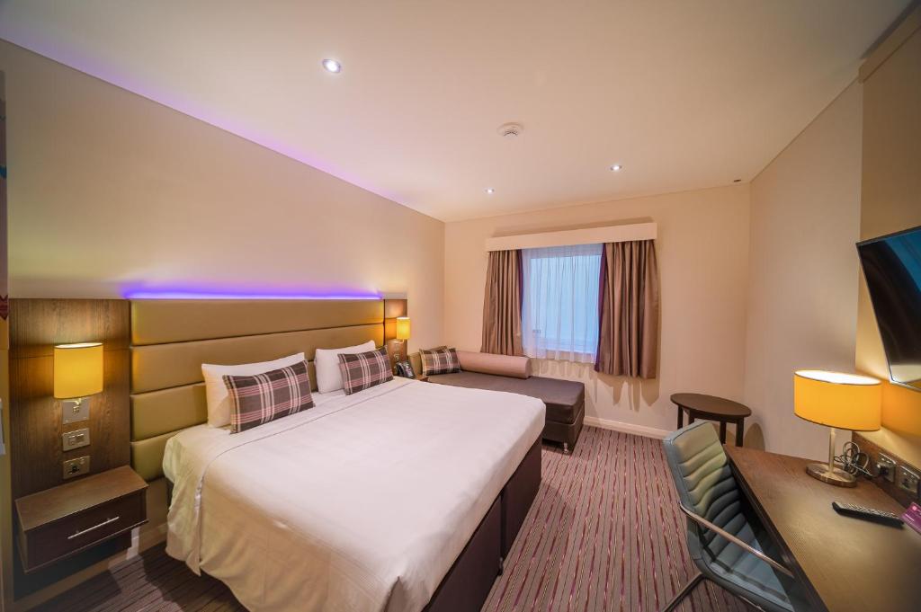 Premier Inn Dubai Al Jaddaf, free shuttle to Al Jaddaf Metro Station