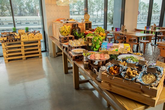 Rove Downtown The Daily budget breakfast hotel Dubai with Burj Khalifa walkable