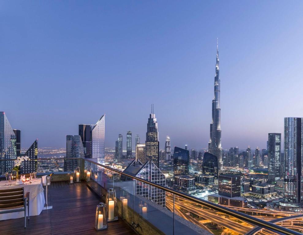 Shangri-La Dubai, 3 minute walk to Financial Centre Metro Station