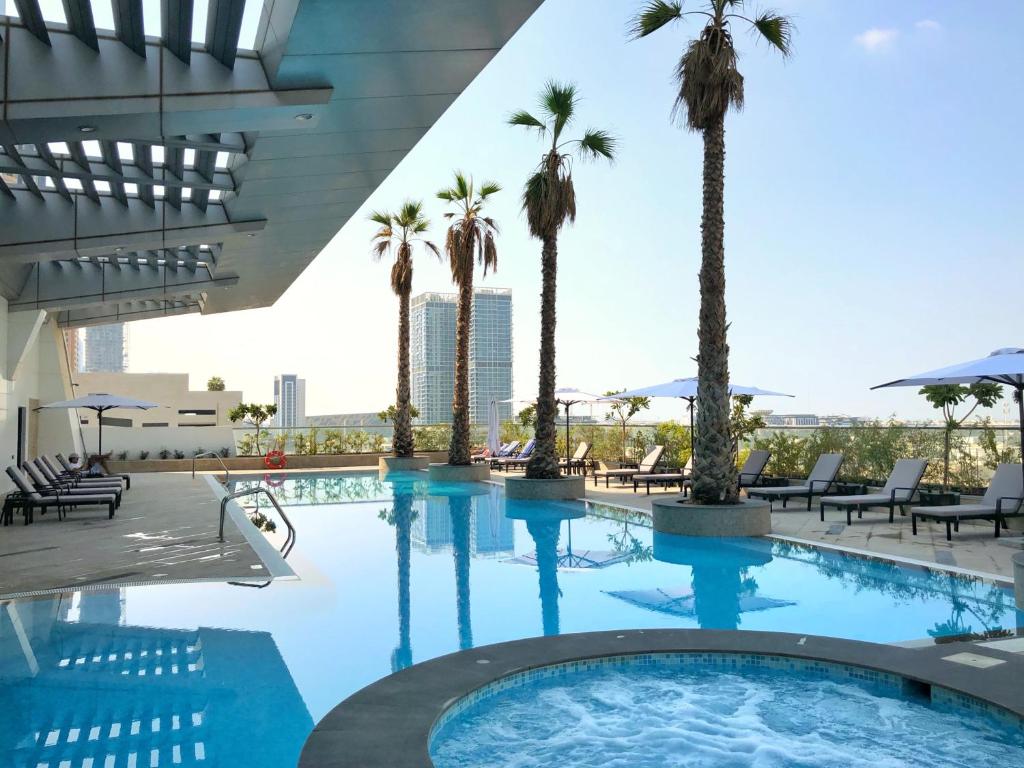 Staybridge Suites Dubai DIFC best business long-stay hotel IHG kitchen suites complimentary breakfast
