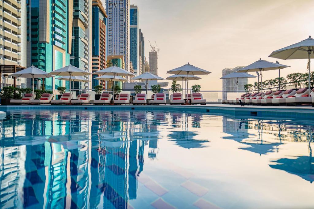 Towers Rotana Dubai Golden Welcome Chinese certified budget hotel
