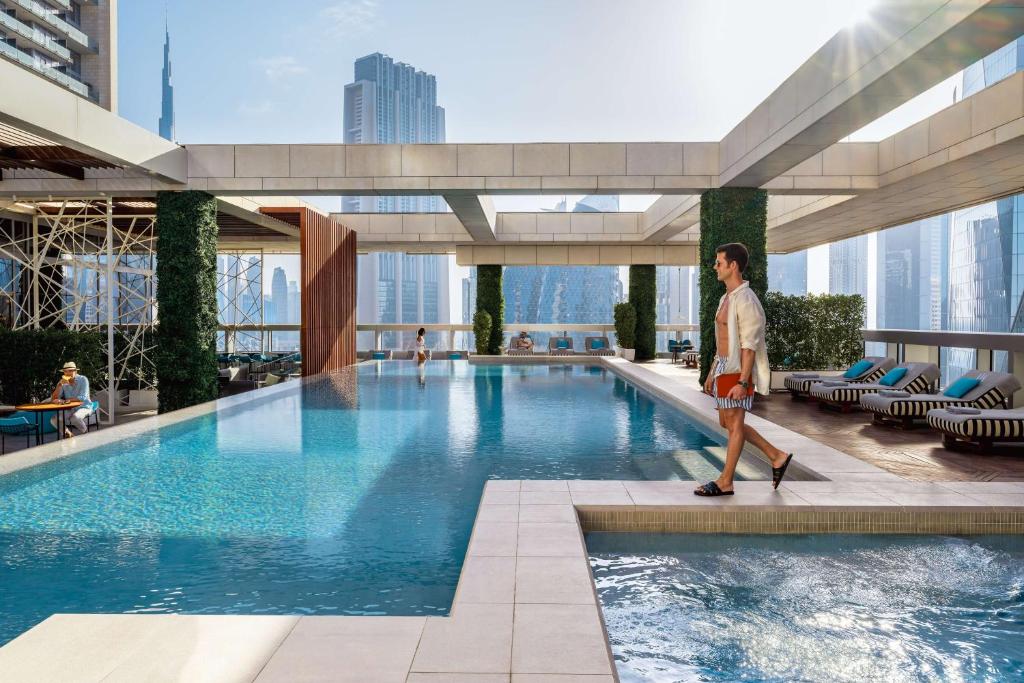 Waldorf Astoria Dubai DIFC best luxury business hotel Gate Village art galleries Museum of Future